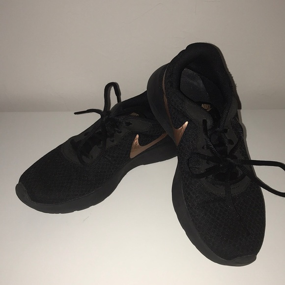 black nike shoes with rose gold swoosh